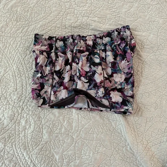 Lululemon Hotty Hot Shorts - Picture 3 of 4